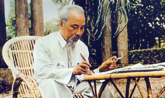 SO SÁNH TƯ TƯỞNG, CHÍ NGUYỆN BÁC HỒ VÀ CHIẾU LÊN NGÔI CỦA HOÀNG ĐẾ QUANG TRUNG...