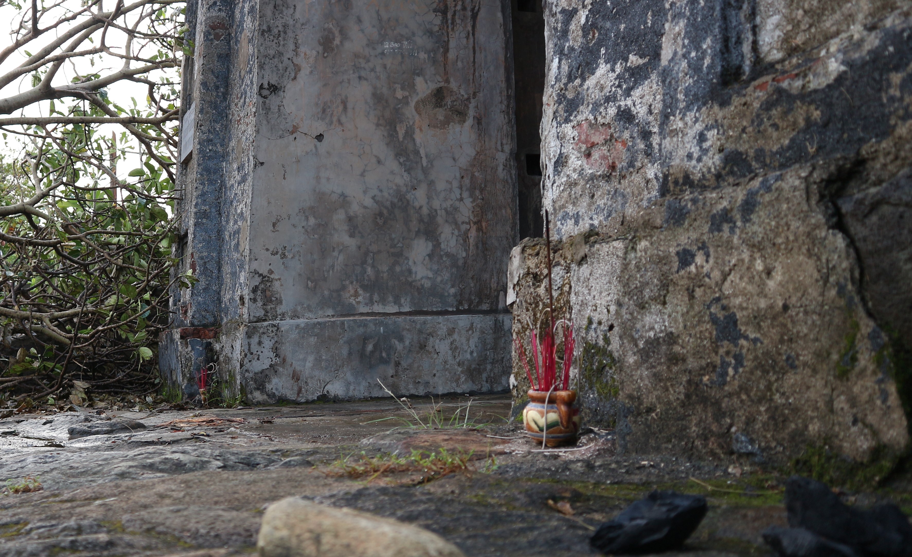 VĂN HỌC VIỆT NAM: NHỮNG CÁI NGU KHÔNG TƯỞNG 