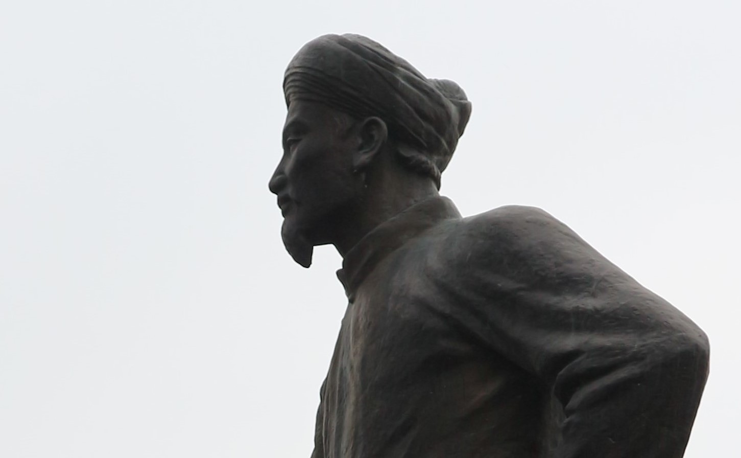 BẤY LÂU ĐÁY BỂ MÒ KIM...