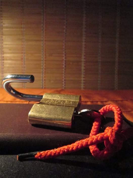 chìa khóa và khóa