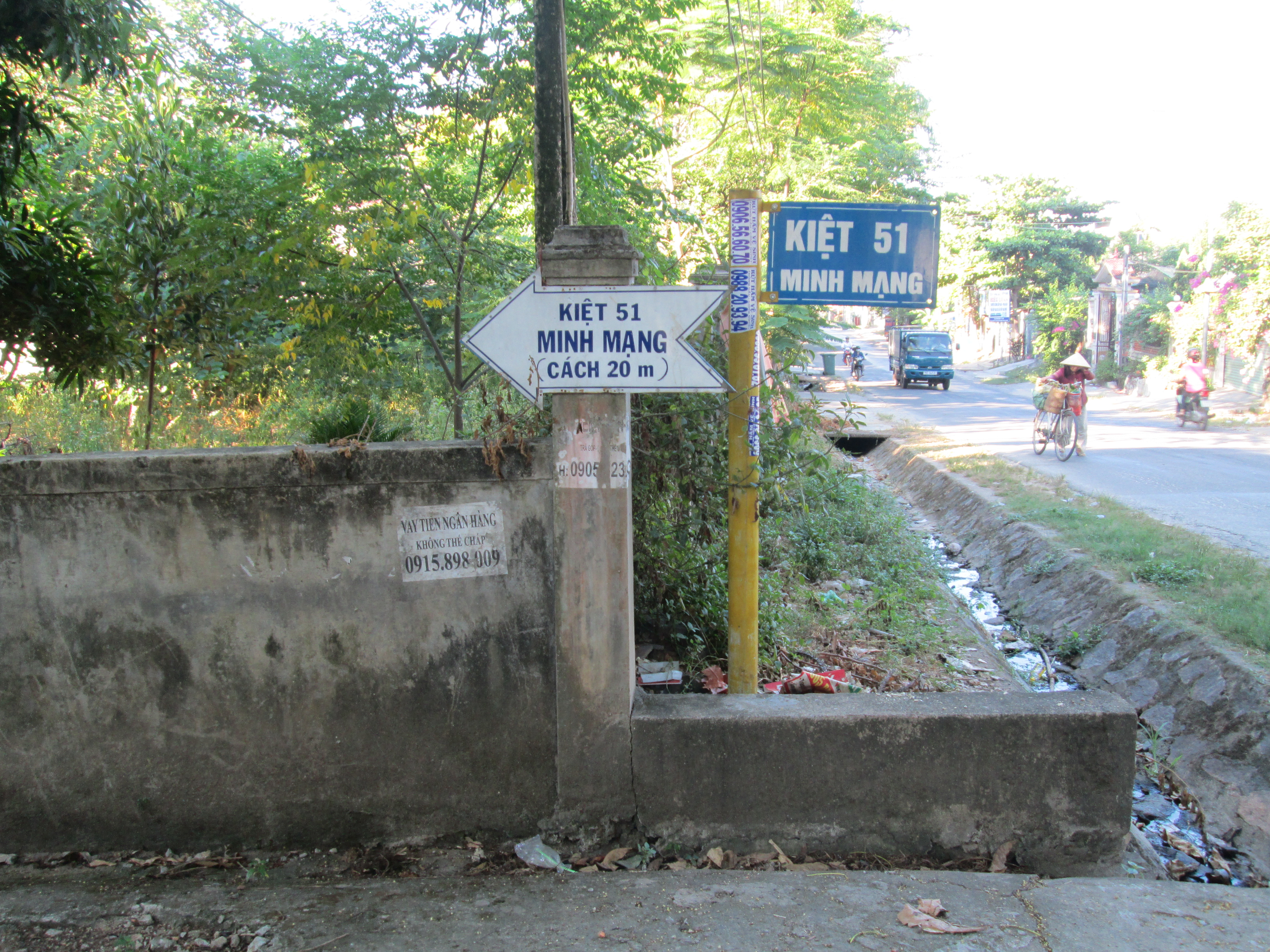 trụ kiệt chỉ đường