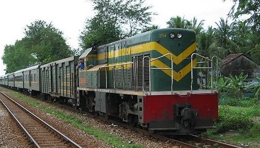 NHỮNG BÓNG NGƯỜI TRÊN SÂN GA